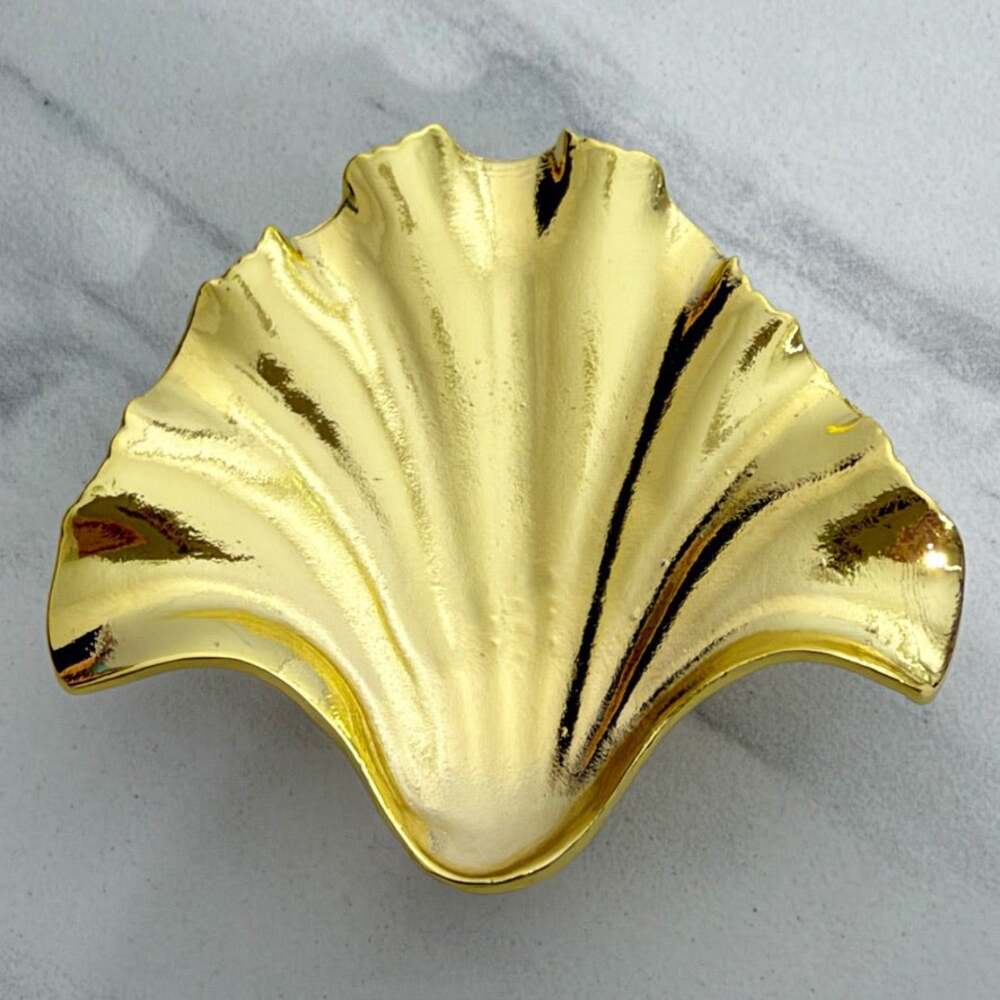 Gold Tone Seashell Belt Buckle ✨